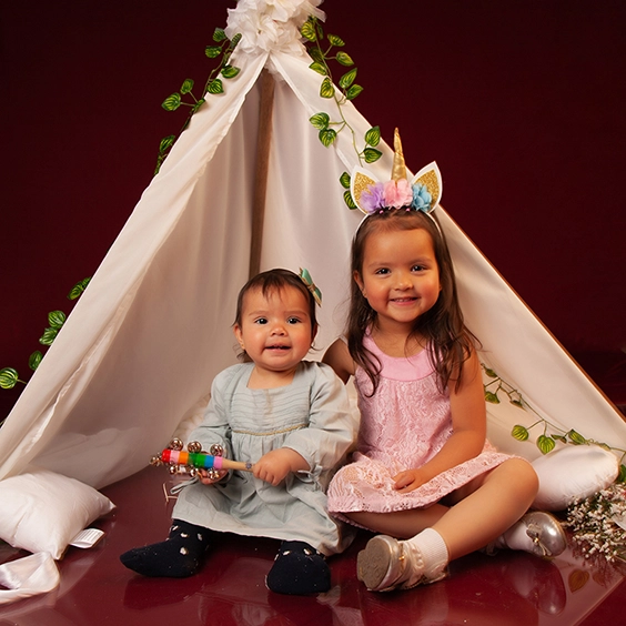 foto estudio profesional, fotografia de dos bebes en estudio fotografico